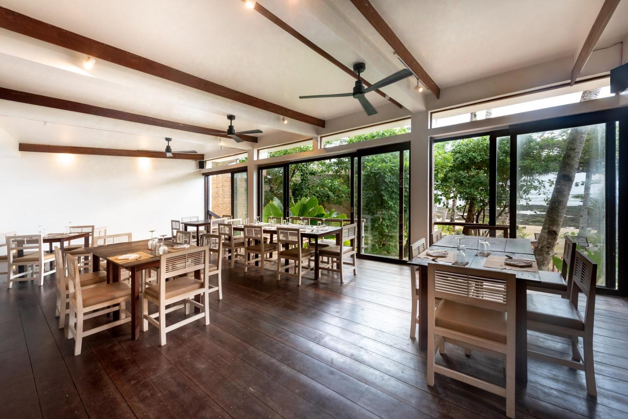 L'Osteria Luxe Beachfront B&B Генерал-Луна Экстерьер фото